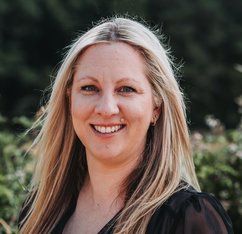 Photo of Kate Tabain