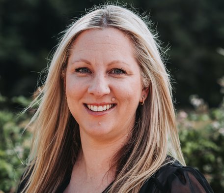 Photo of Kate Tabain